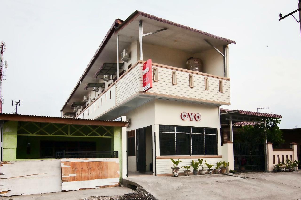 Oyo 885 Tangkul Residence Medan Esterno foto