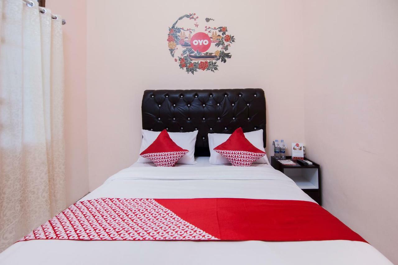 Oyo 885 Tangkul Residence Medan Esterno foto