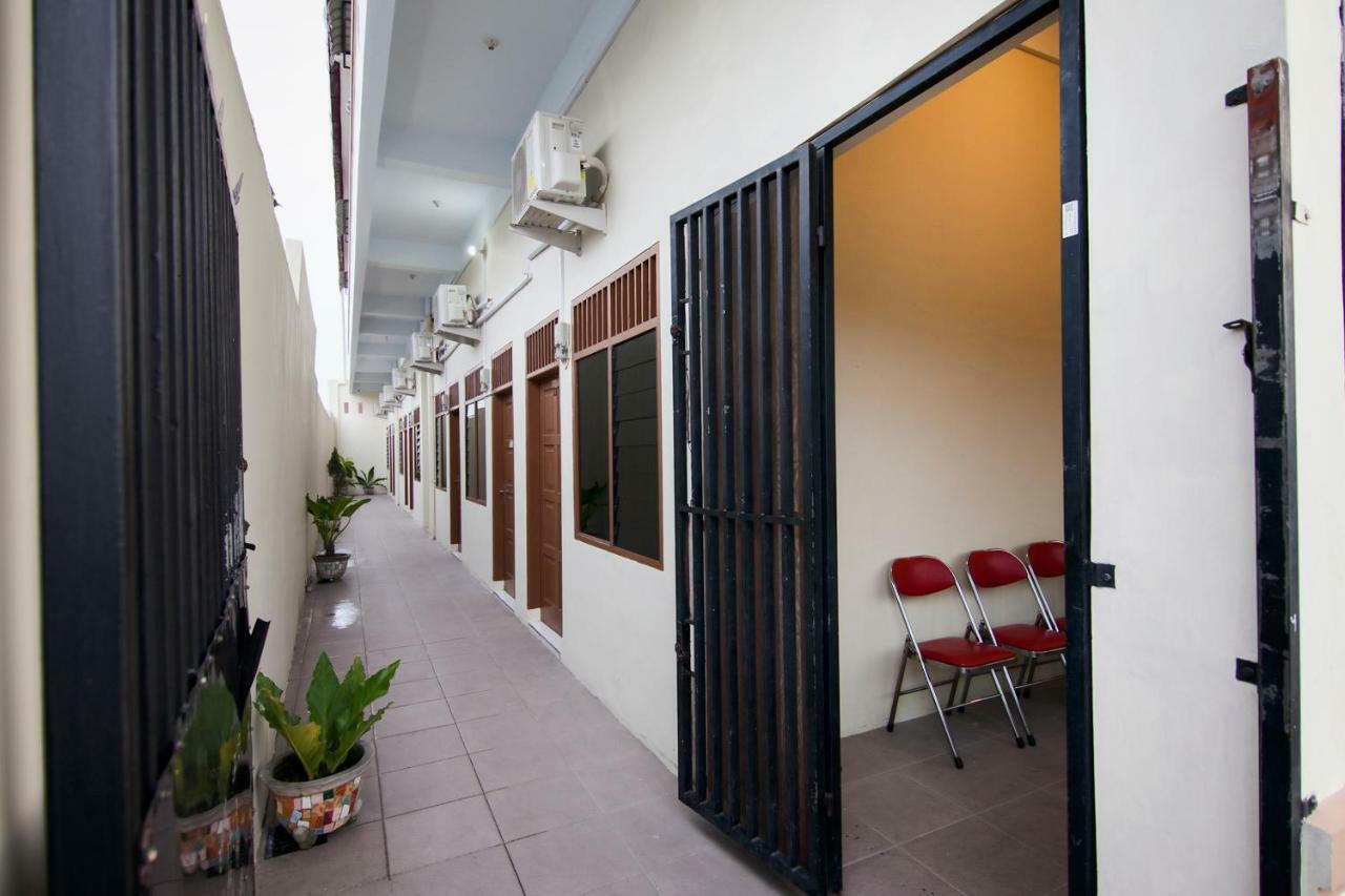 Oyo 885 Tangkul Residence Medan Esterno foto