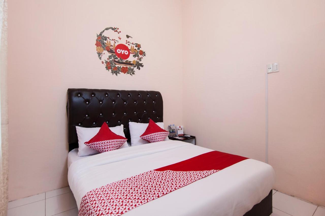 Oyo 885 Tangkul Residence Medan Esterno foto